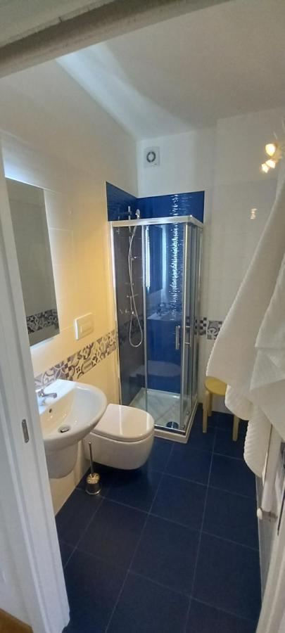 Central Apartment Con Tre Camere Da Letto 로코로톤도 외부 사진