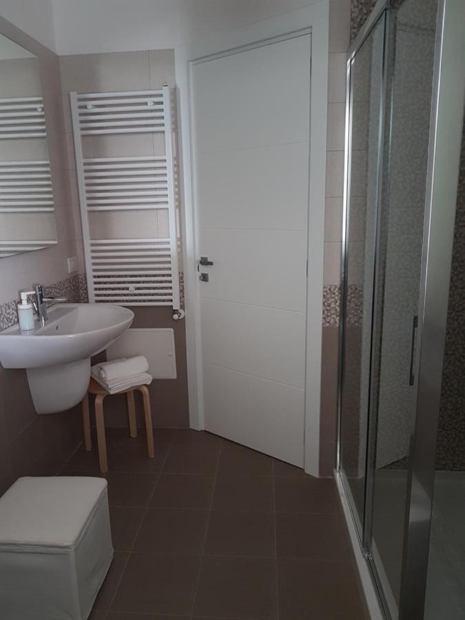 Central Apartment Con Tre Camere Da Letto 로코로톤도 외부 사진